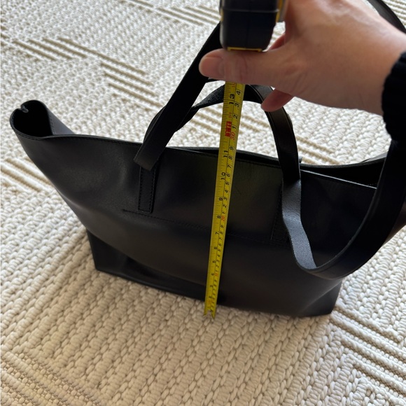 Madewell Sleek Black Leather Large Tote Bag - Picture 9 of 9
